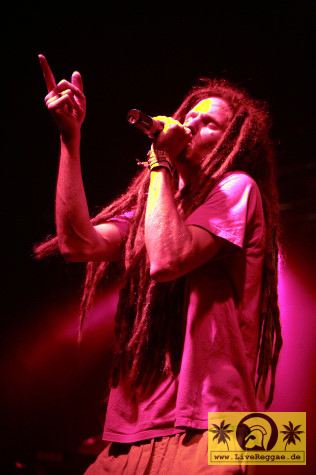 Martin Zobel (D) with The Sunrise Band 13. Chiemsee Reggae Festival, Übersee - Tentstage 19. August 2007 (10).JPG